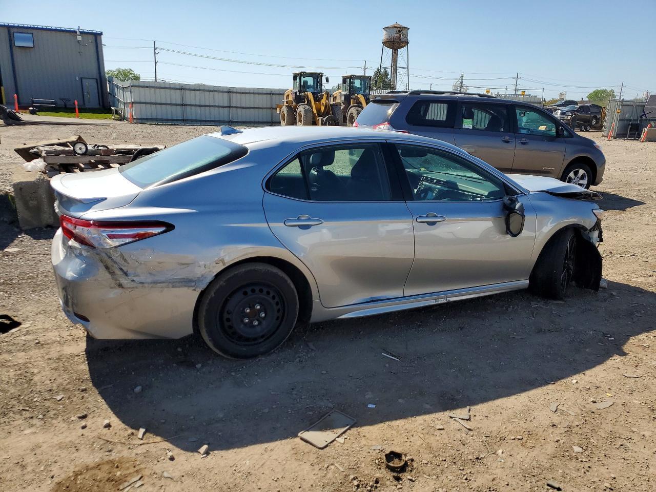 2020 Toyota Camry Xse - Image 3