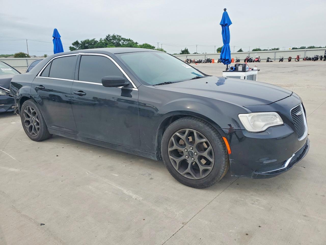 2015 Chrysler 300 Limited - Фото 4