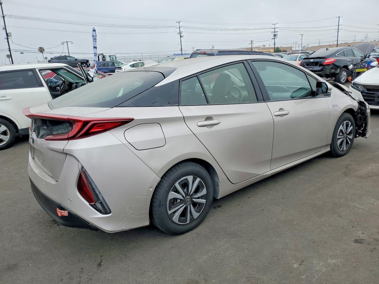 2017 Toyota Prius Prime Advanced - Фото 3
