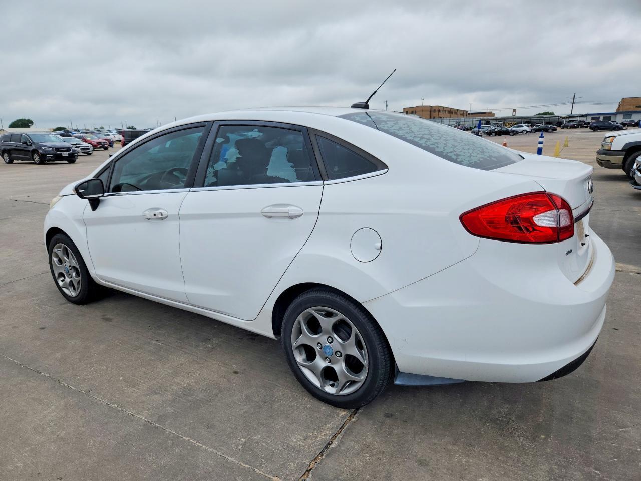 2012 Ford Fiesta - Фото 2
