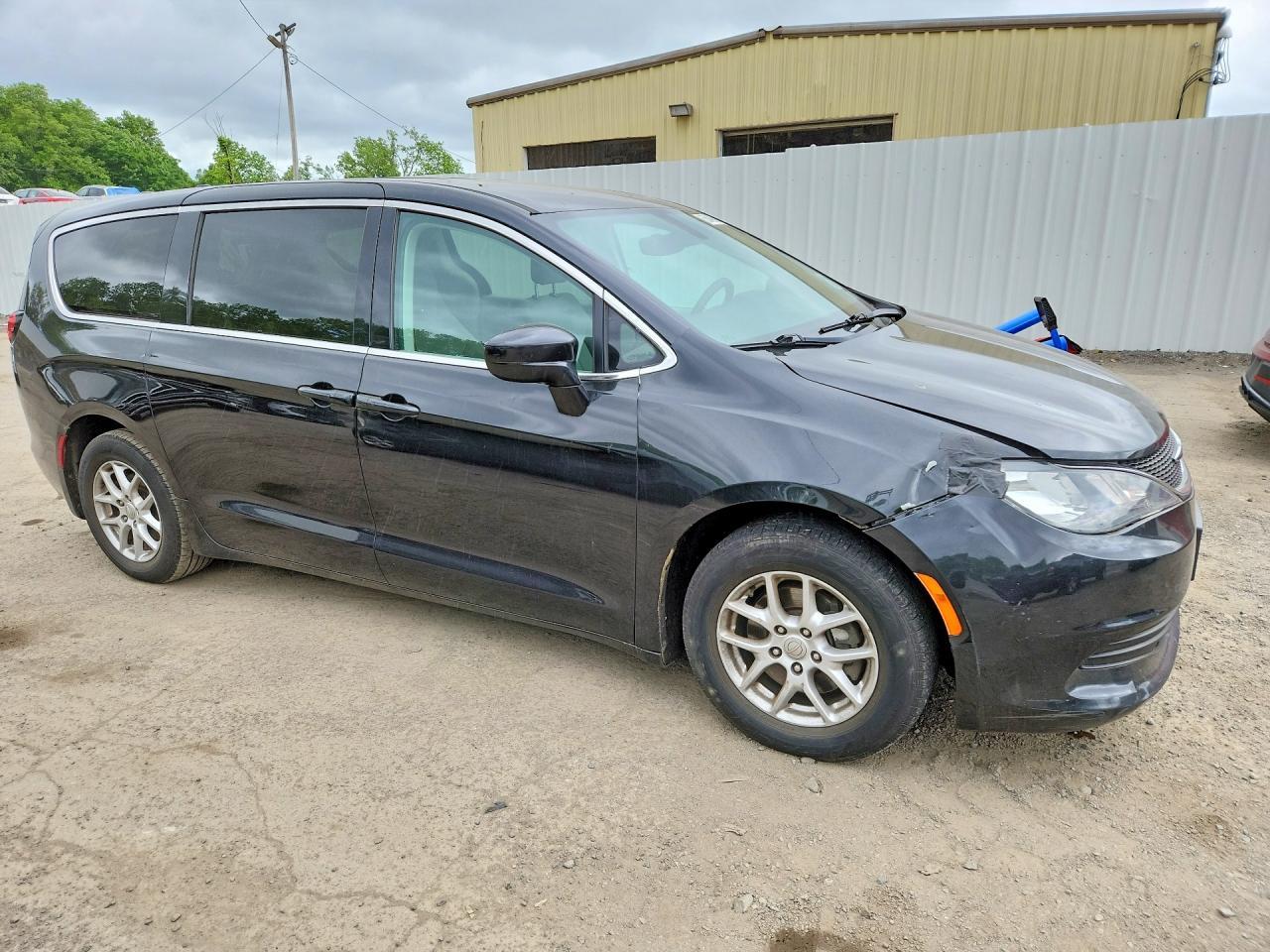 2017 Chrysler Pacifica Touring - Фото 4