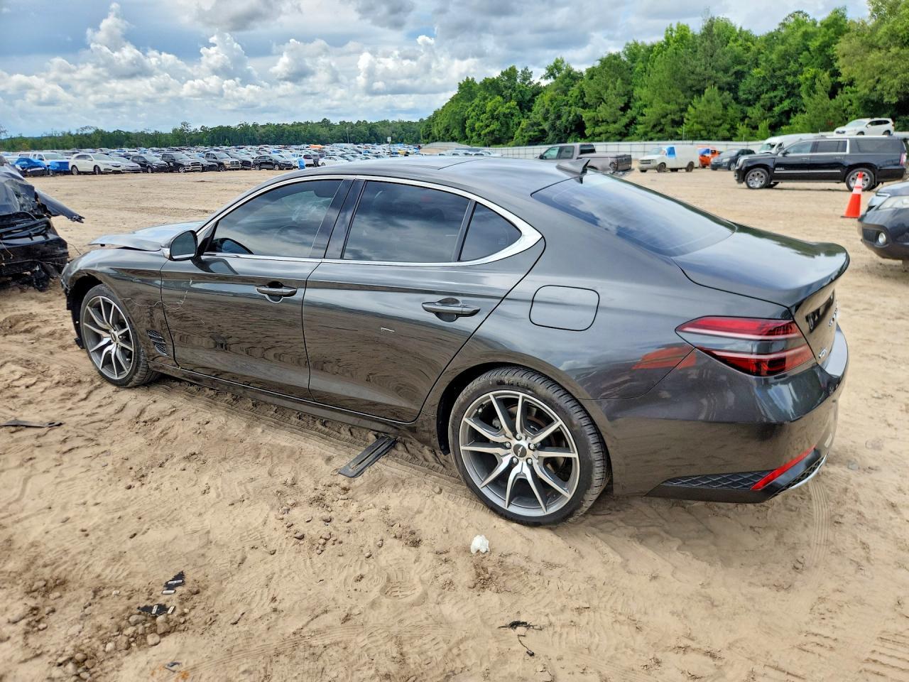 2022 Genesis G70 2.0T - Фото 2
