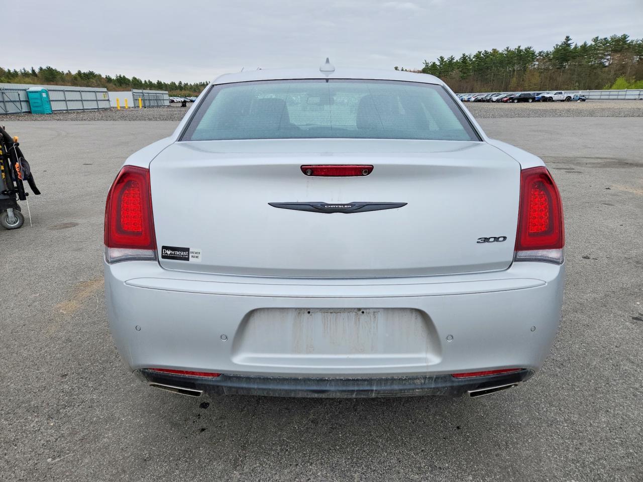 2022 Chrysler 300 Touring L - Image 6