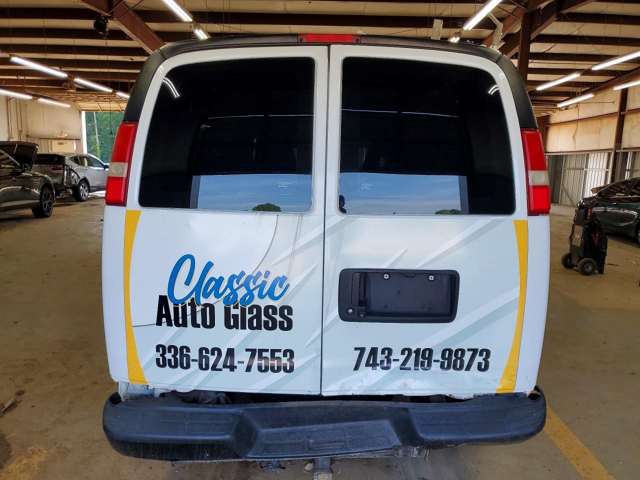 2015 Chevrolet Express G2500 - Image 6