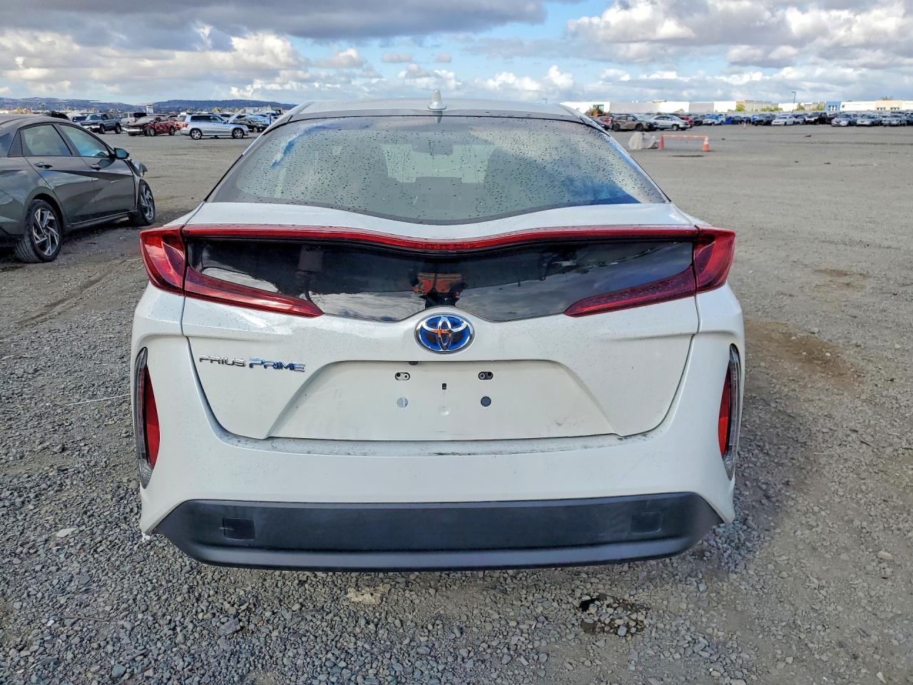 2020 Toyota Prius Prime Le - Фото 6