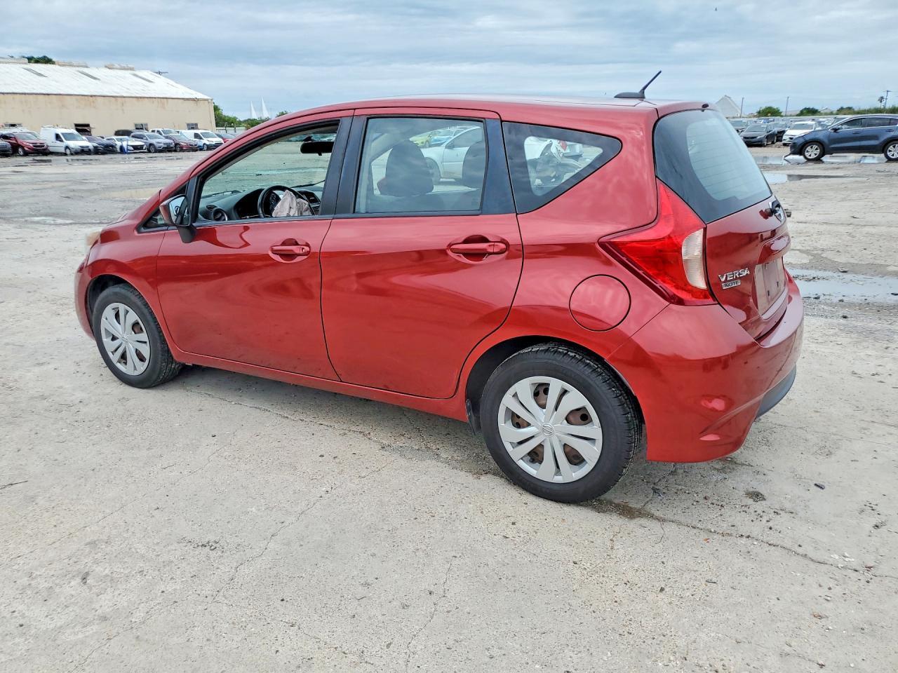 2017 Nissan Versa - Фото 2
