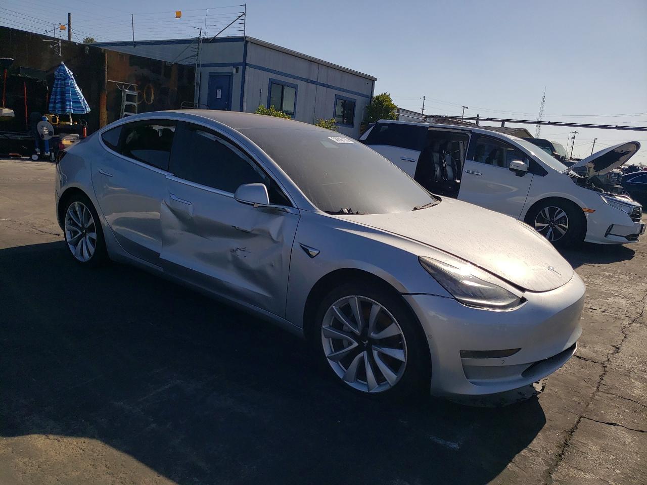 2018 Tesla Model 3 - Фото 4