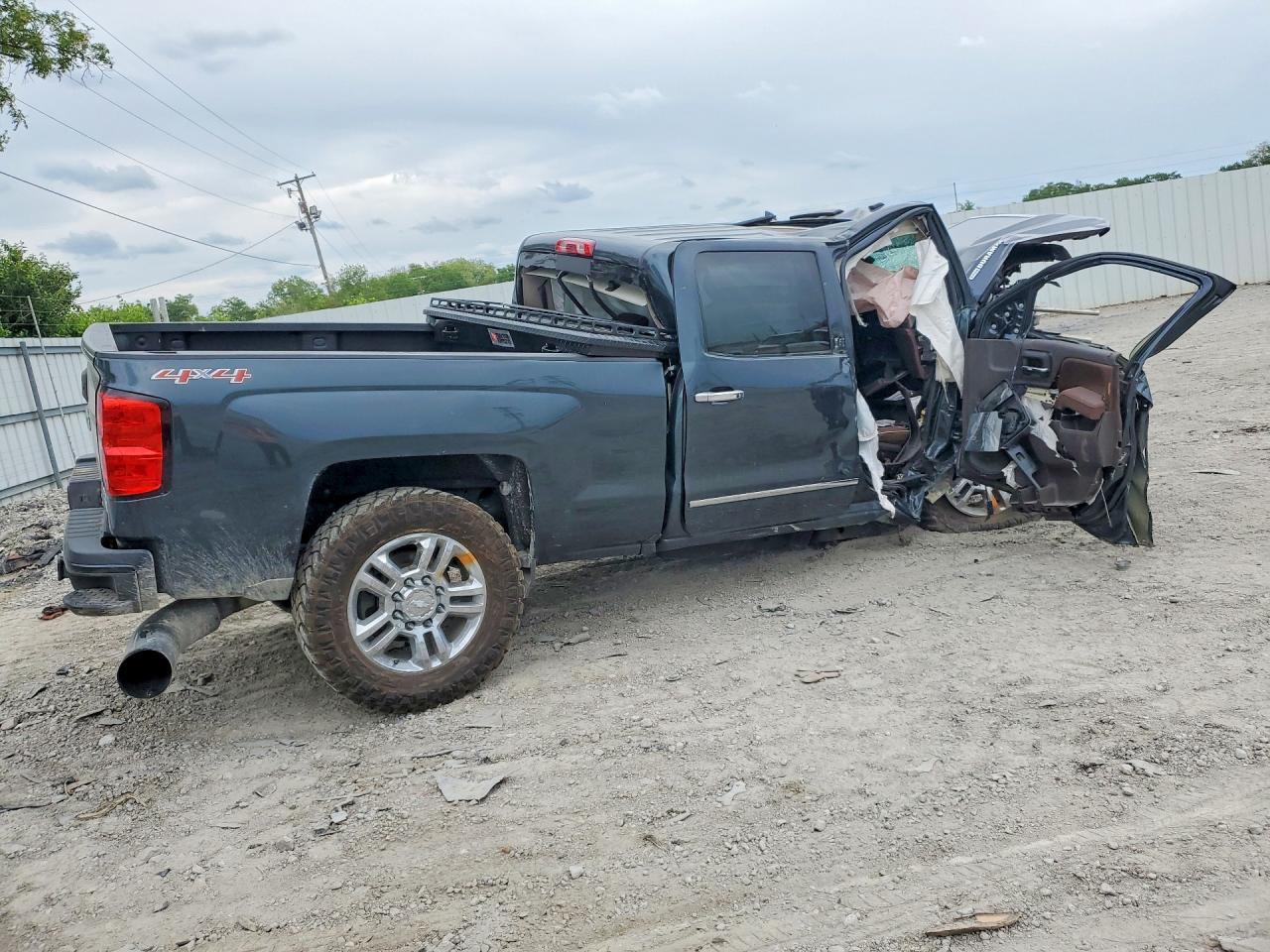 2017 Chevrolet Silverado K2500 High Country - Фото 3