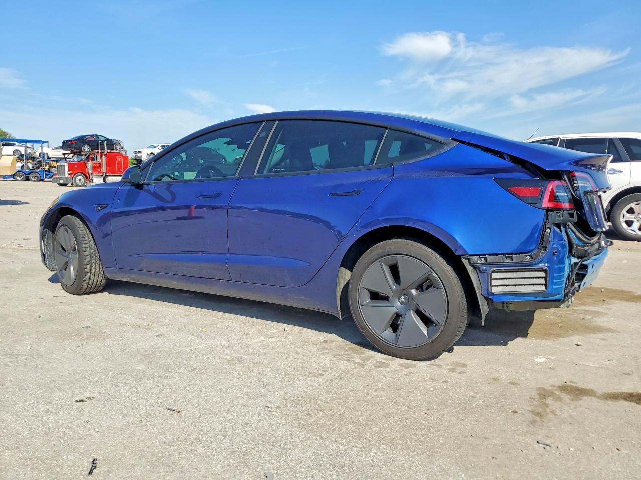 2023 Tesla Model 3 - Фото 2
