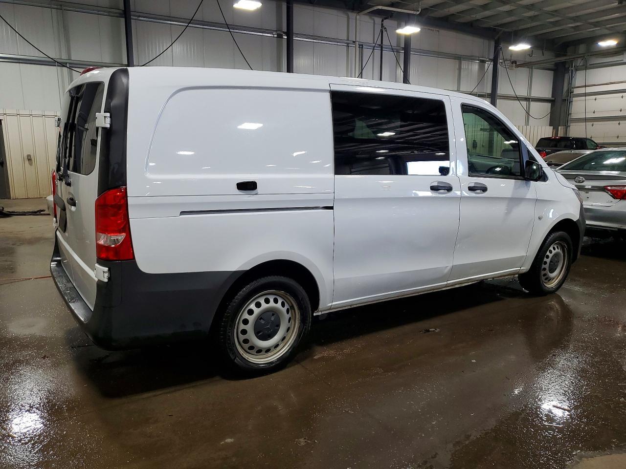 2022 Mercedes-Benz Metris - Фото 3
