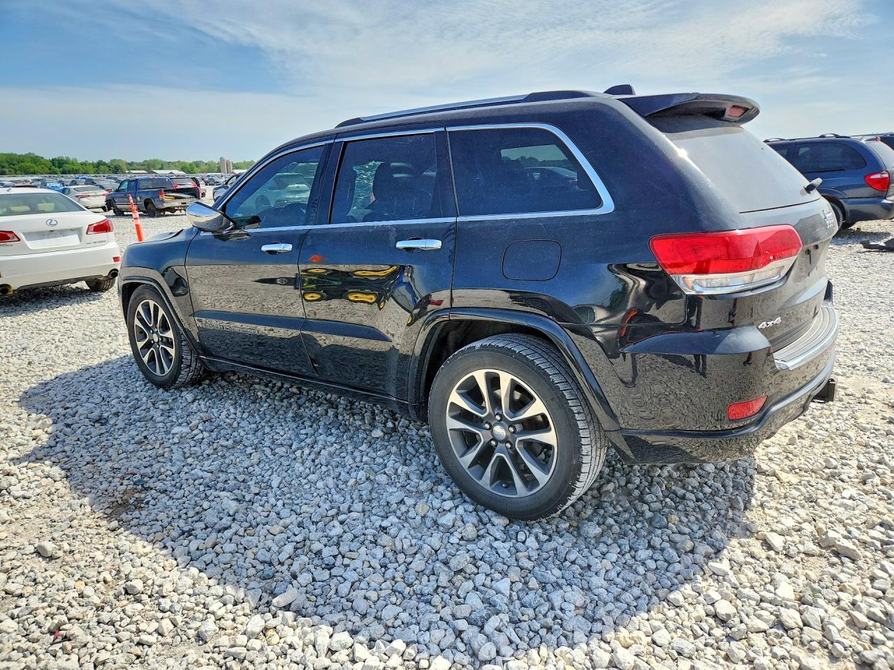 2017 Jeep Grand Cherokee Overland - Image 2