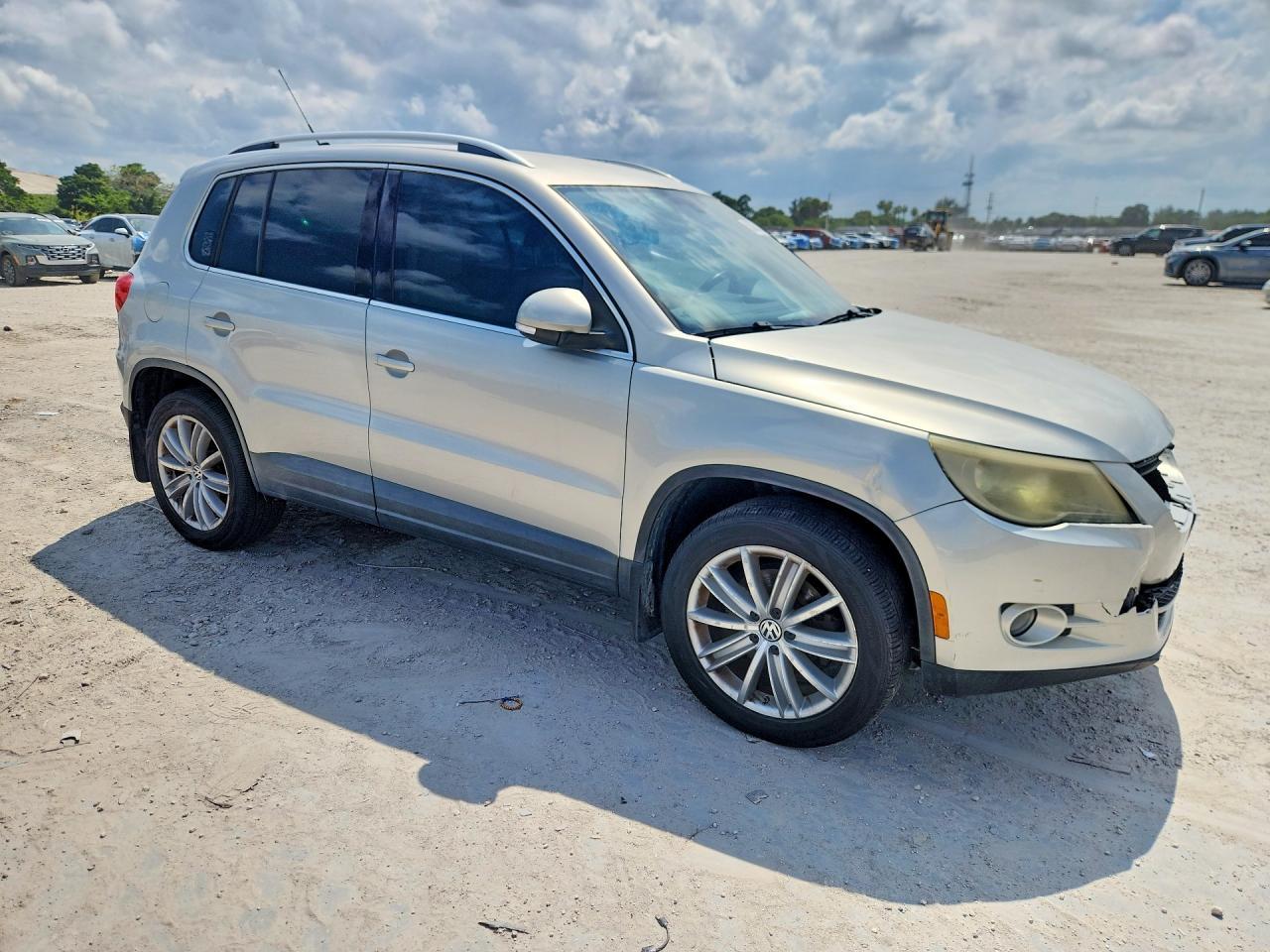 2010 Volkswagen Tiguan S - Фото 4