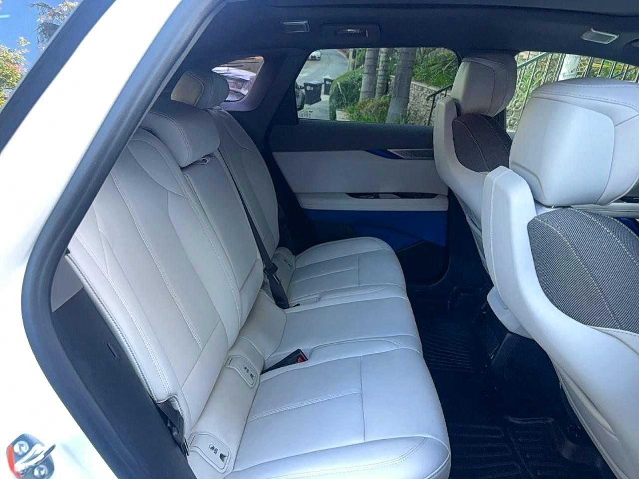 2025 Cadillac Optiq Luxury - Фото 6