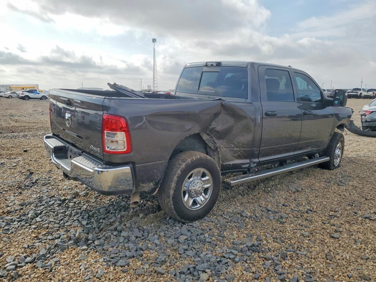 2023 Ram 2500 Tradesman - Фото 3