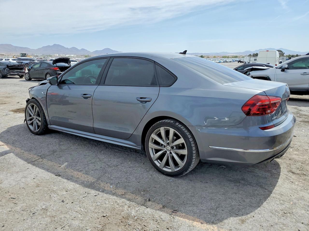 2018 Volkswagen Passat S - Фото 2
