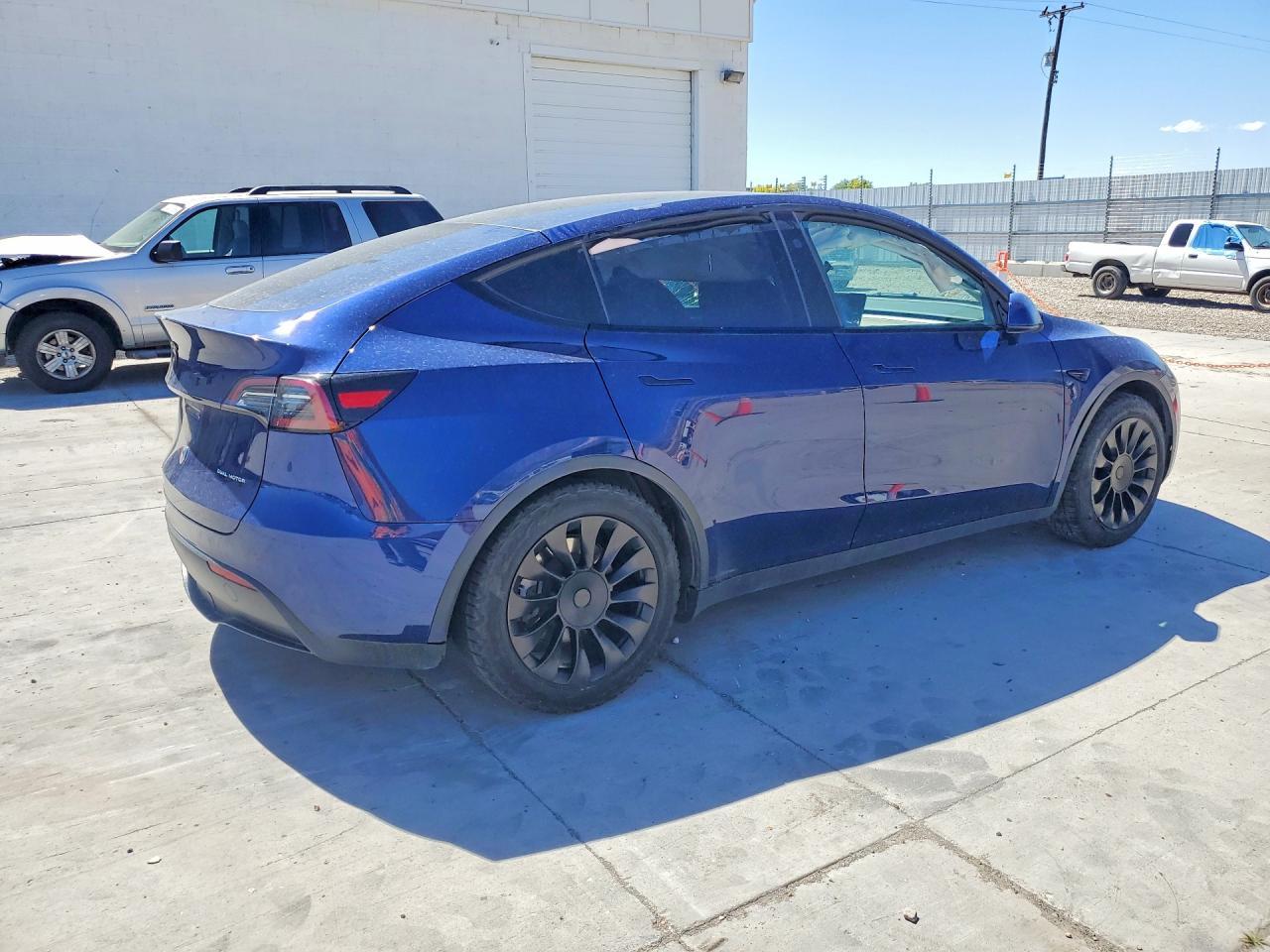 2023 Tesla Model Y - Фото 3