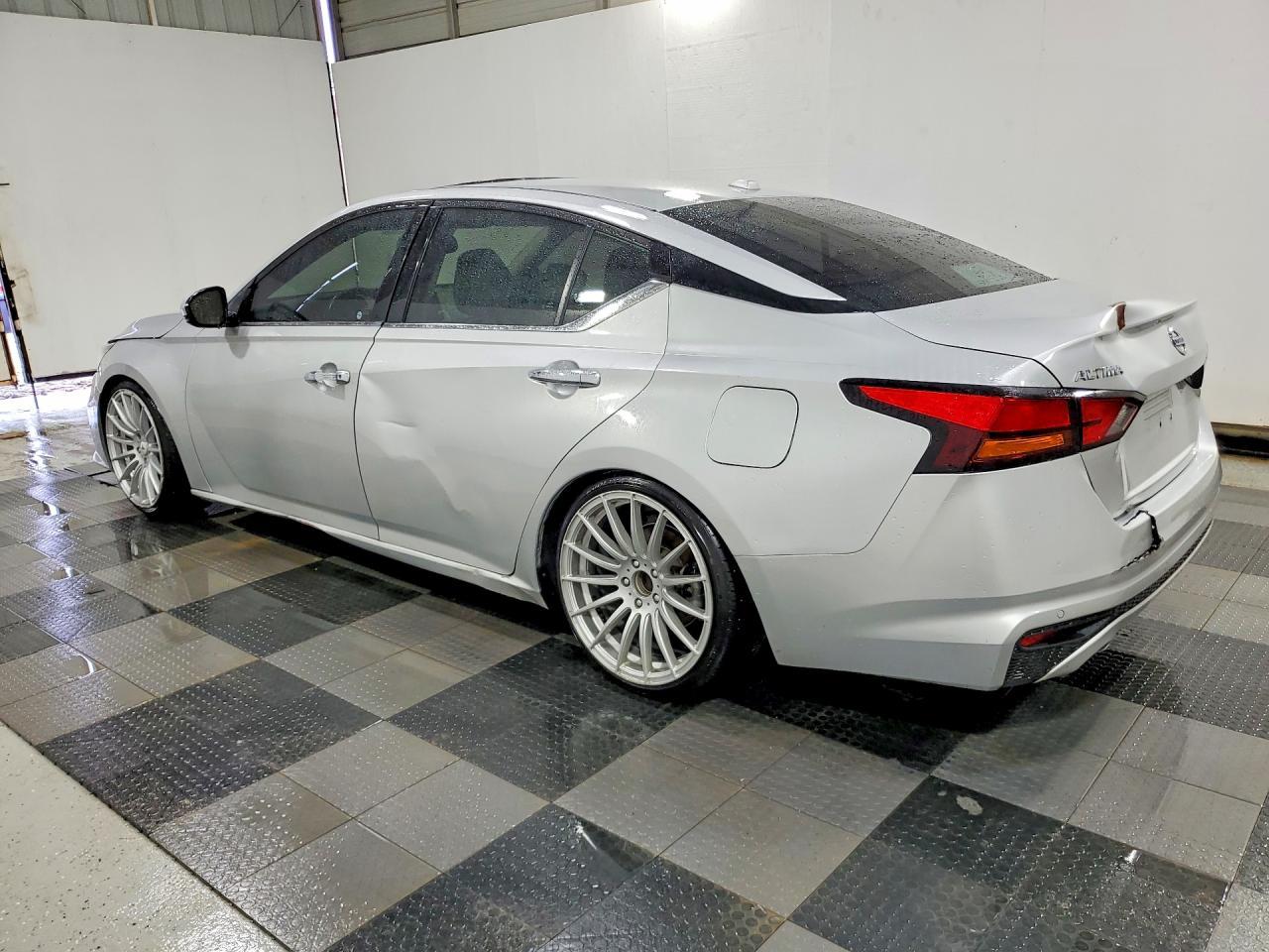 2019 Nissan Altima Sv - Image 2