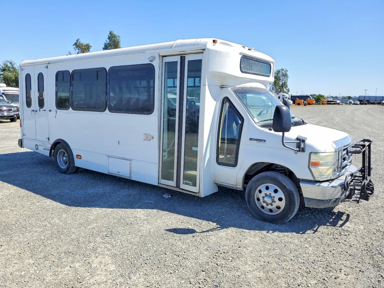 2008 Ford Econoline E450 Super Duty Cutaway Van