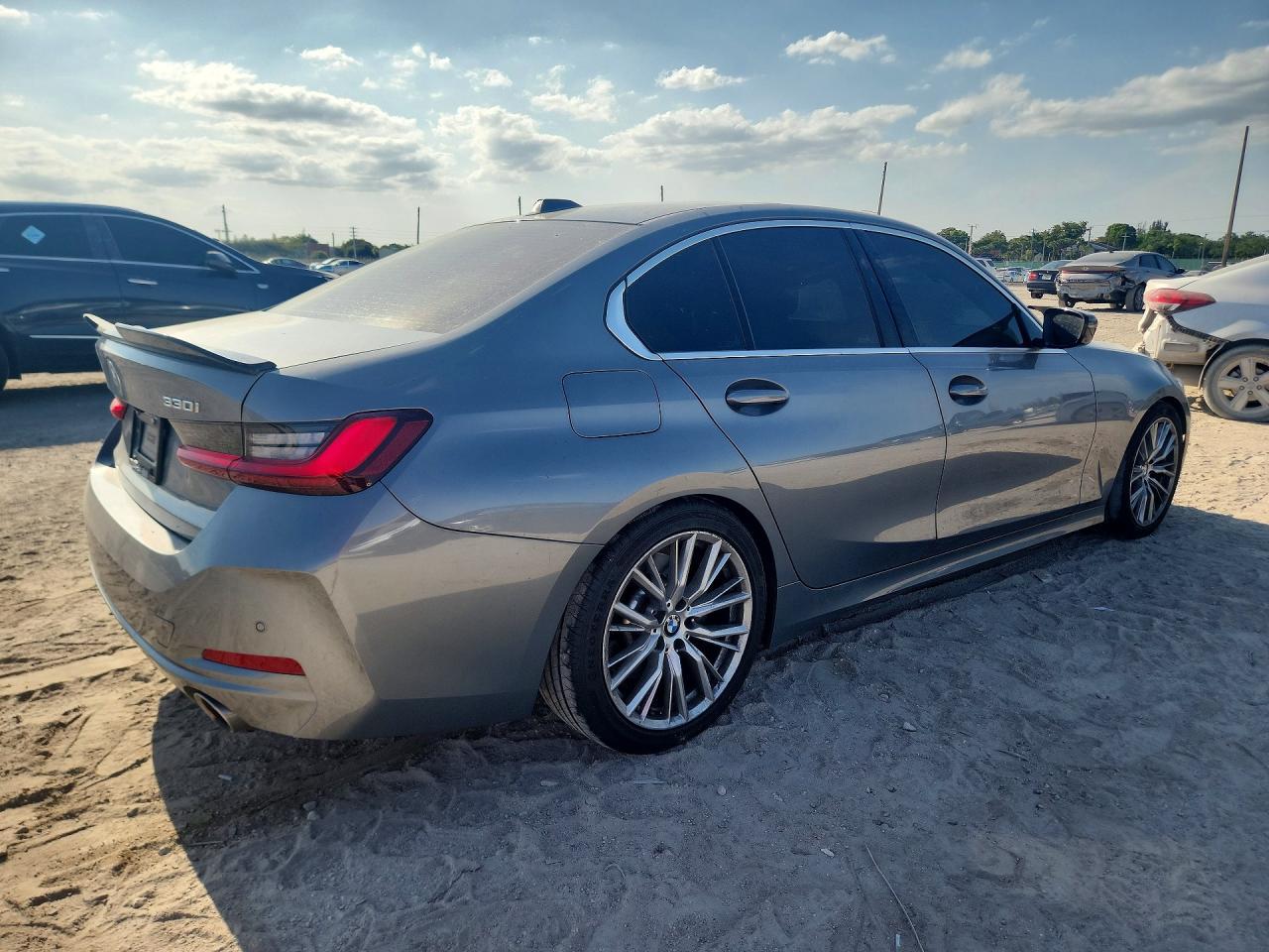 2024 BMW 330I - Фото 3
