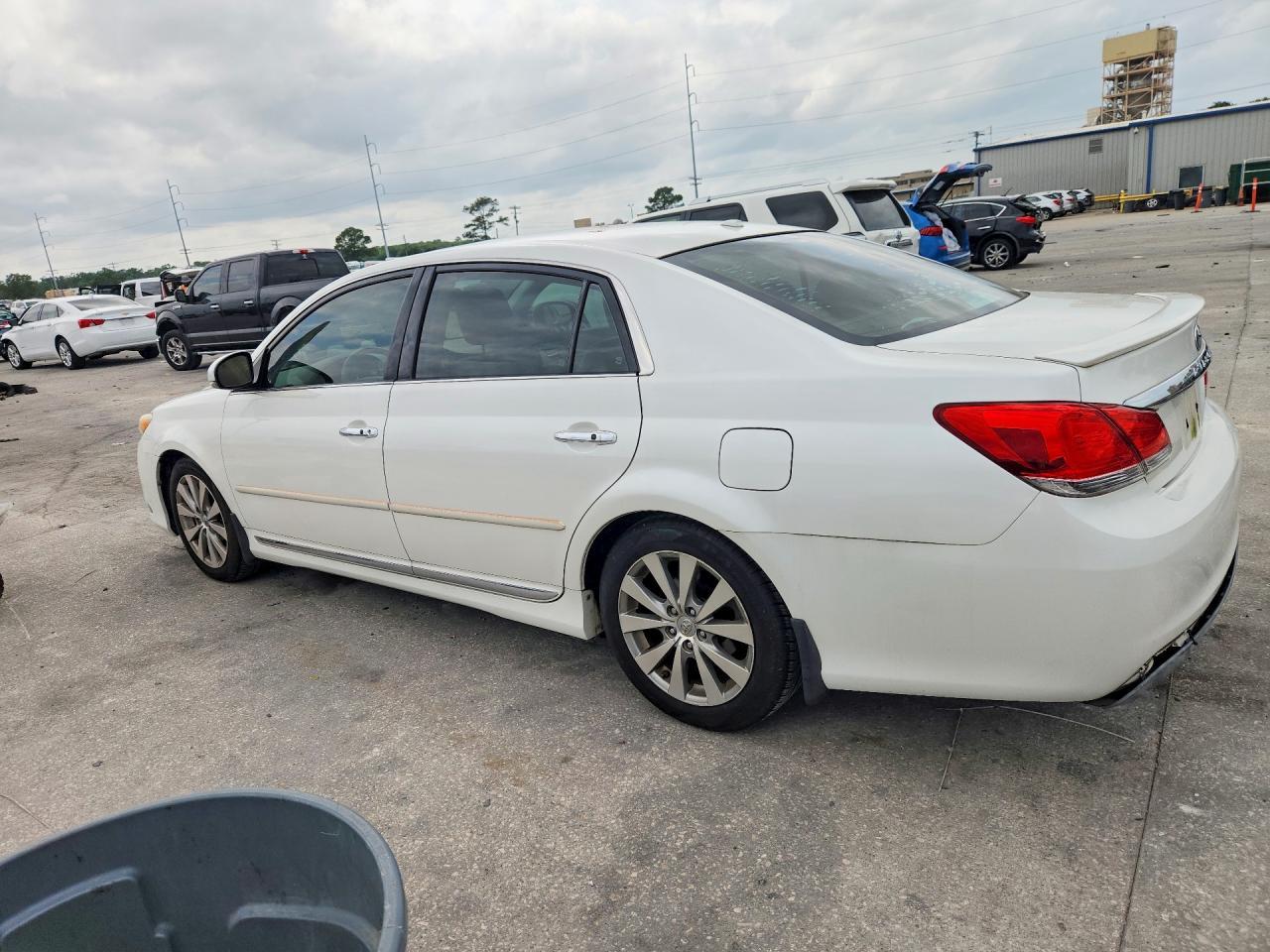 2011 Toyota Avalon Limited - Image 2