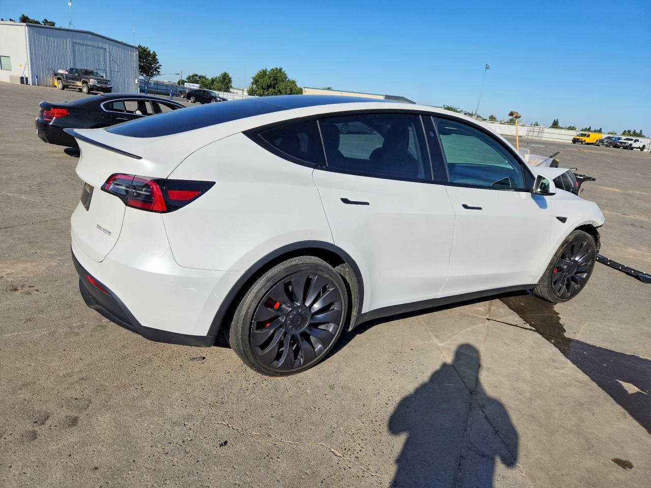 2024 Tesla Model Y - Фото 3