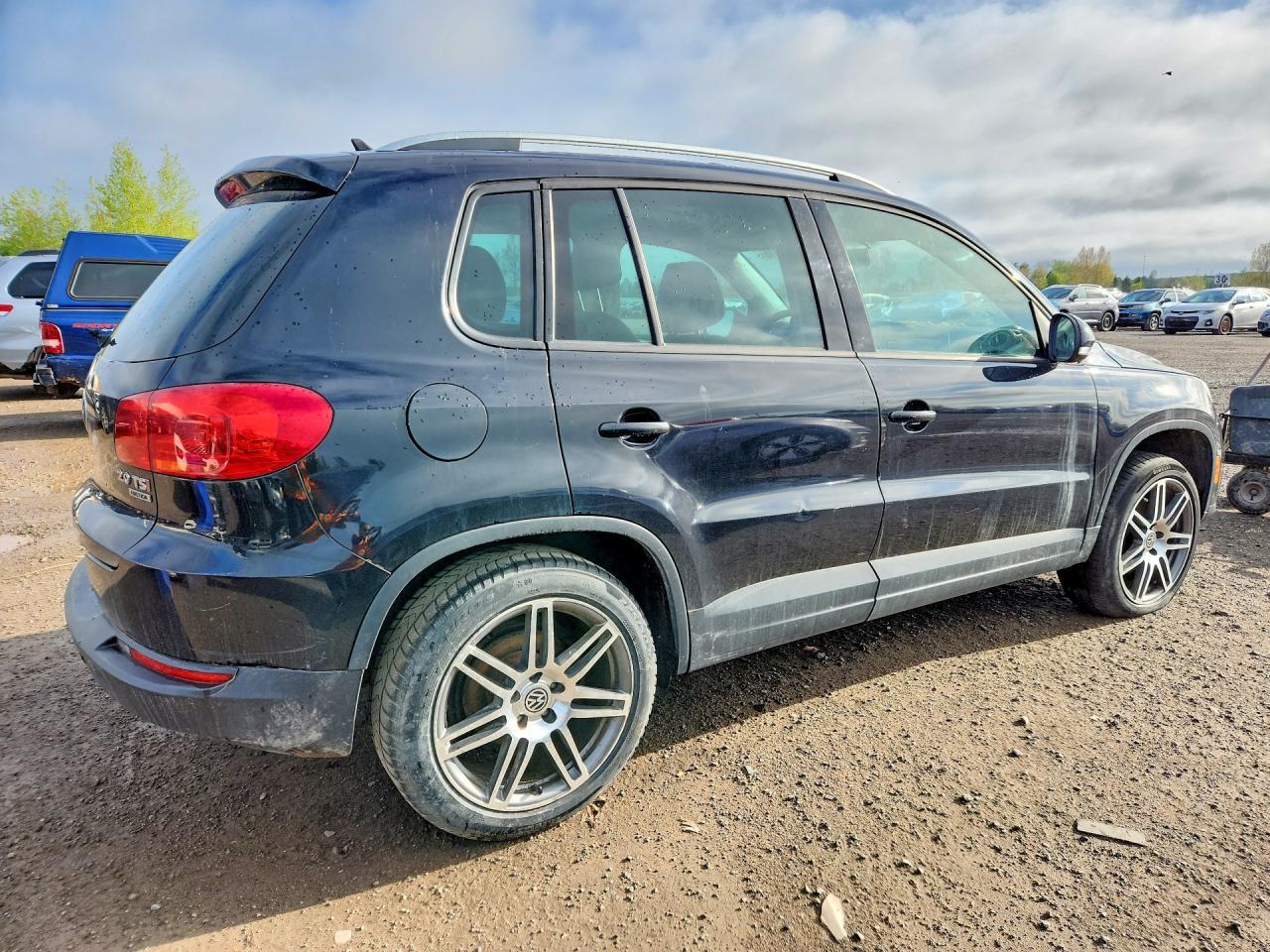 2015 Volkswagen Tiguan S - Image 3