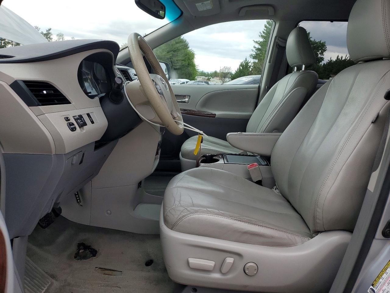 2014 Toyota Sienna Xle 7-Passenger - Фото 7