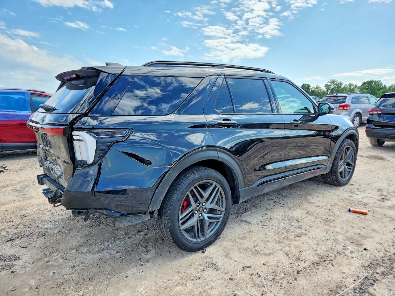 2025 Ford Explorer St - Image 3