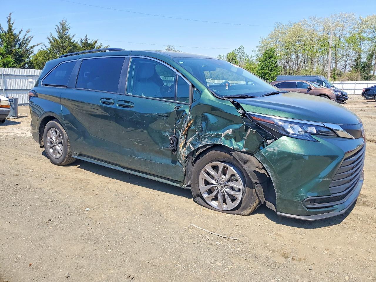 2025 Toyota Sienna Le - Фото 4