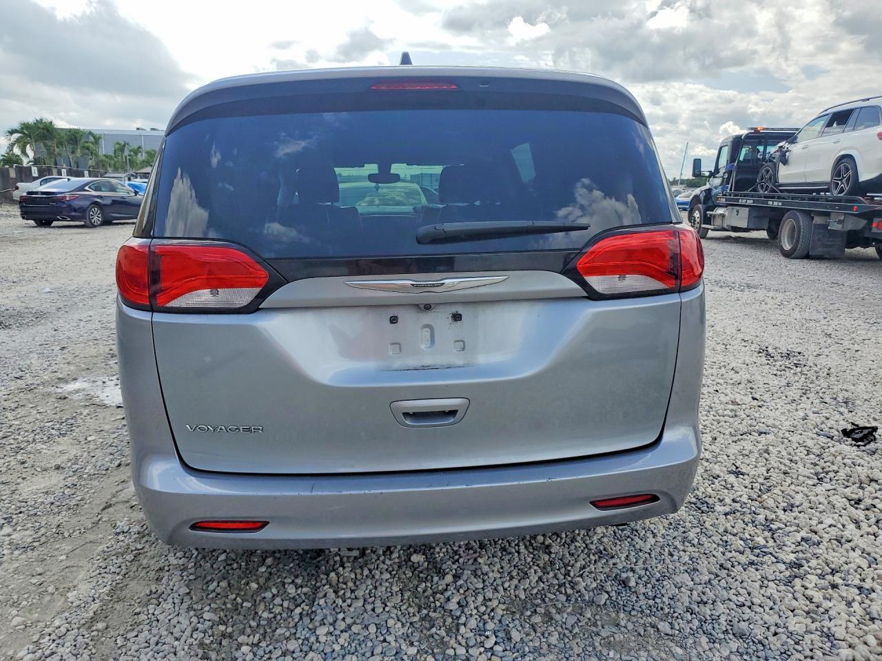 2021 Chrysler Voyager Lxi - Фото 6