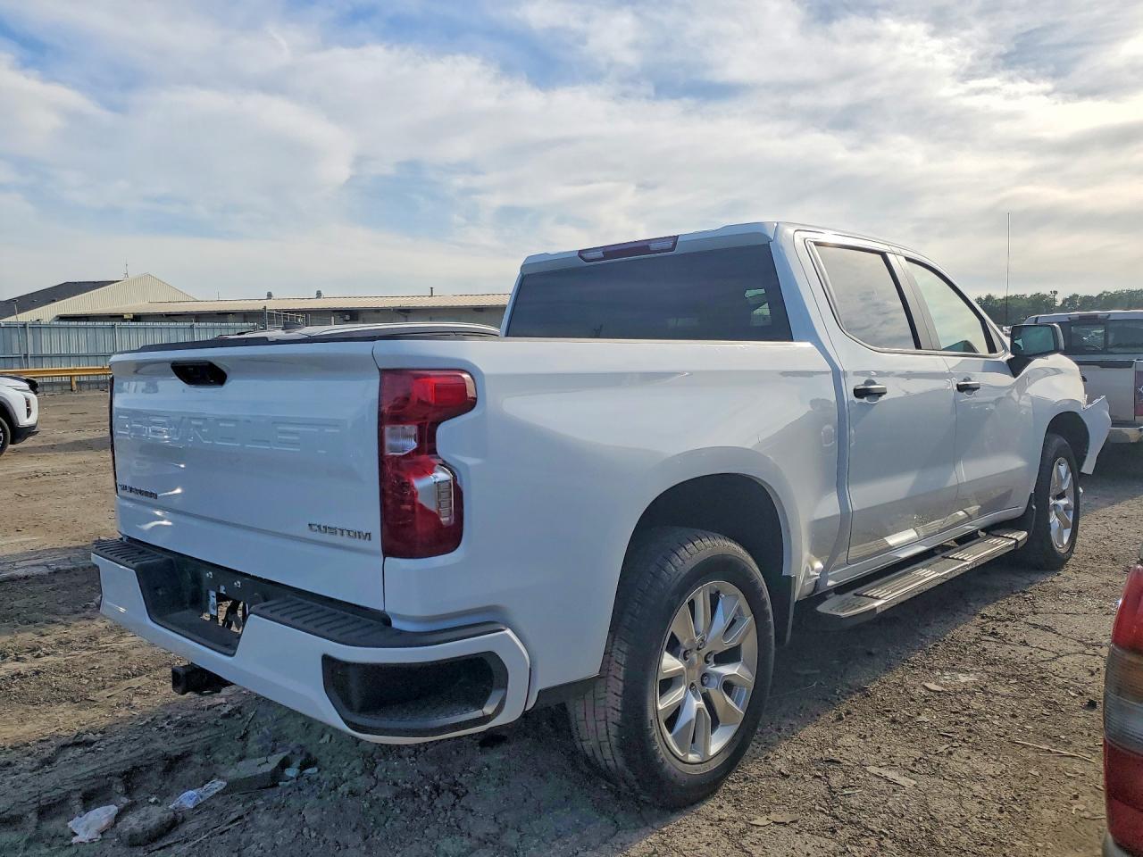 2024 Chevrolet Silverado K1500 Custom - Фото 3