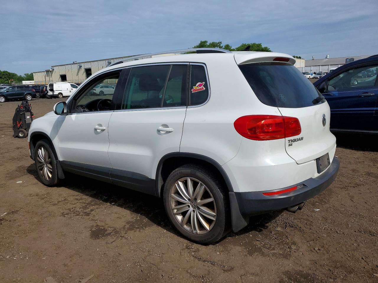 2016 Volkswagen Tiguan S - Фото 2