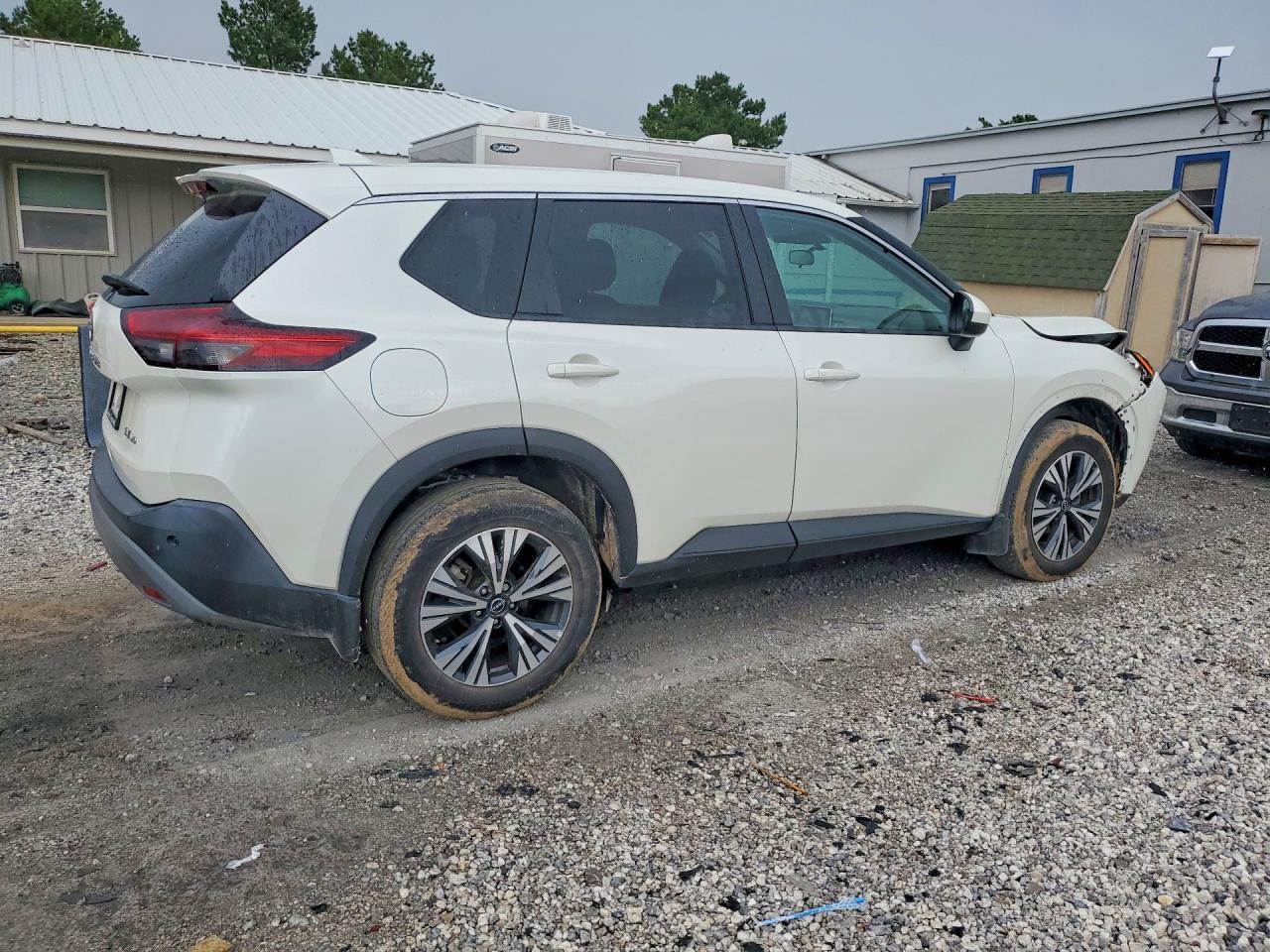 2023 Nissan Rogue Sv - Image 3