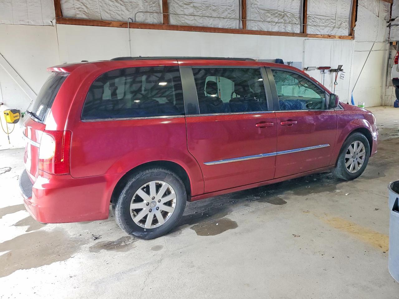 2016 Chrysler Town & Country Touring - Image 3