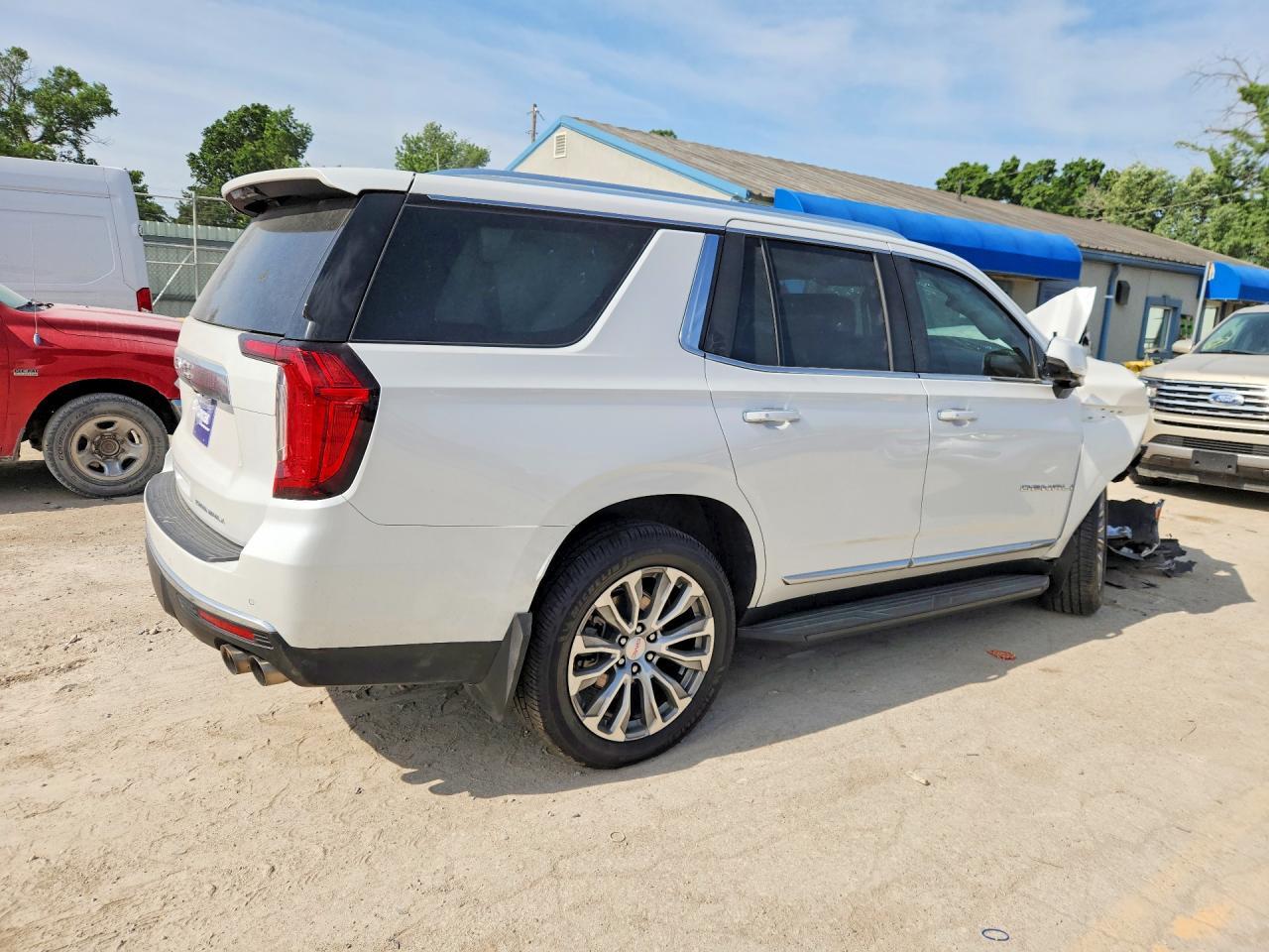 2021 GMC Yukon Denali - Фото 3