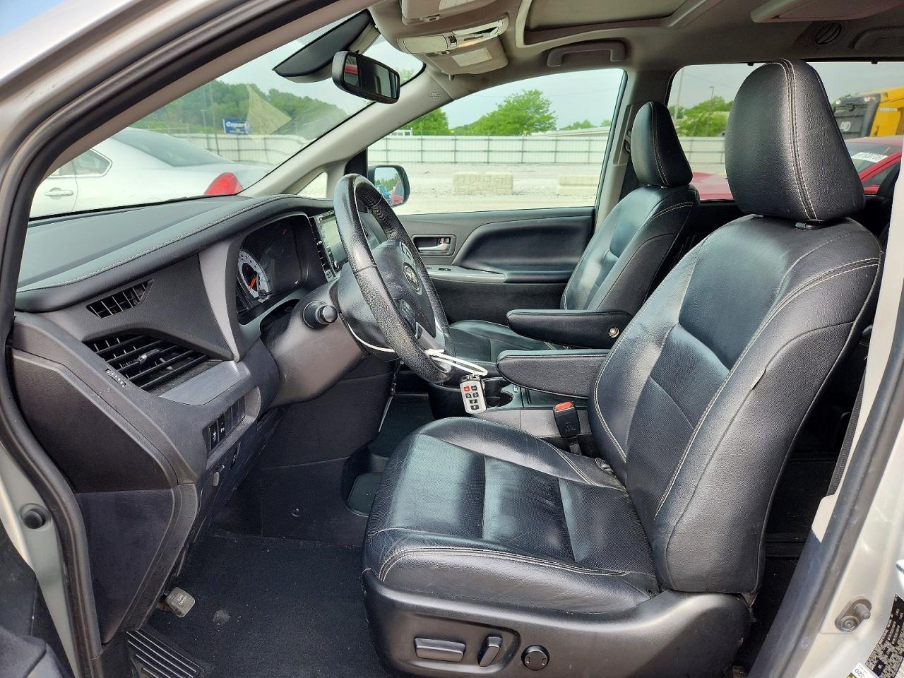 2019 Toyota Sienna Se Premium 7-Passenger - Image 7
