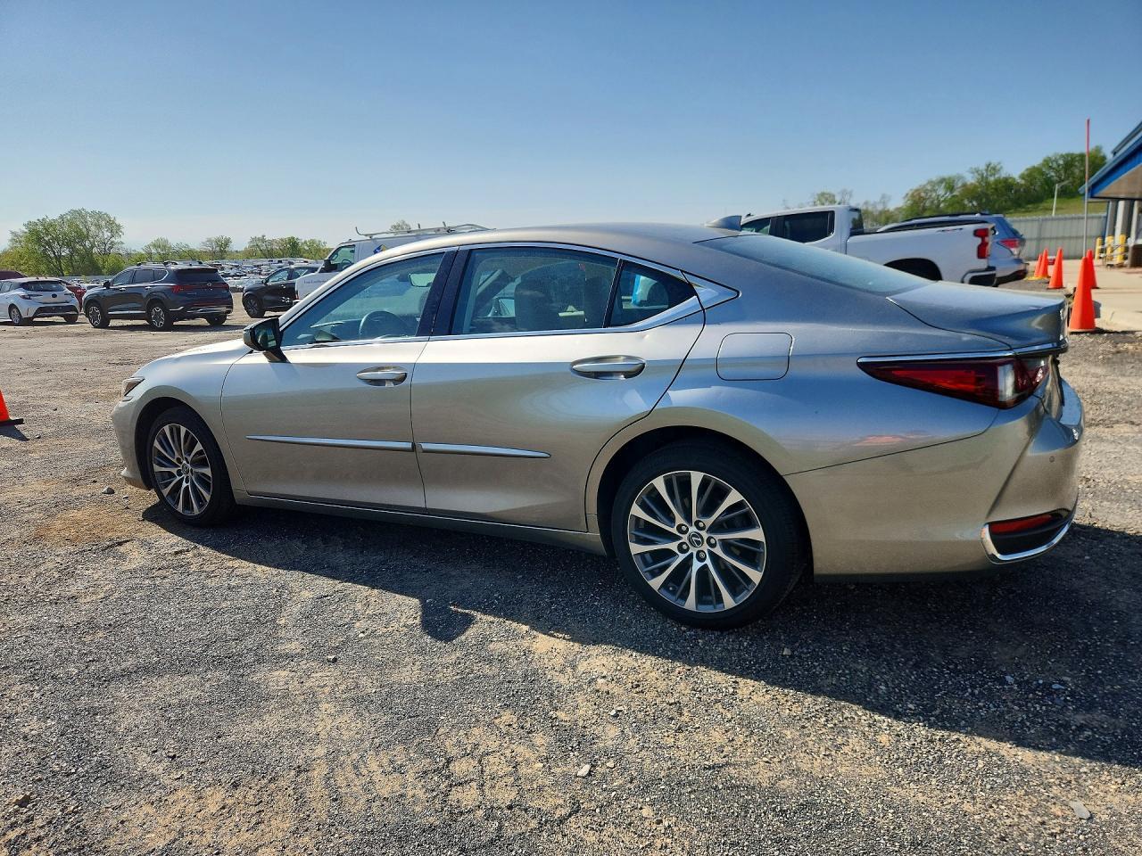 2021 Lexus Es 250 Base - Фото 2