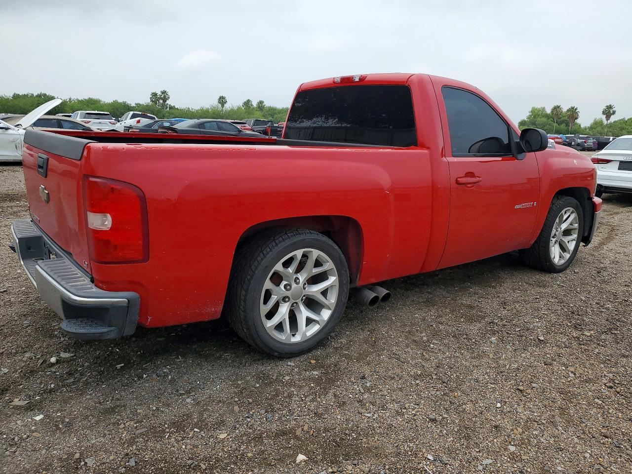 2007 Chevrolet Silverado C1500 - Image 3