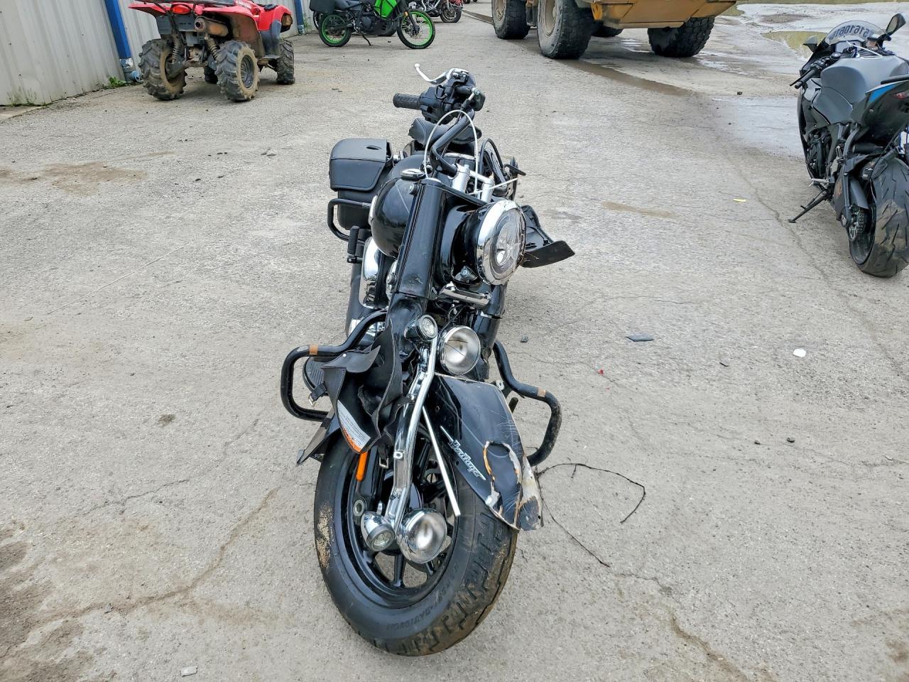 2025 Harley-Davidson Flhc - Фото 2