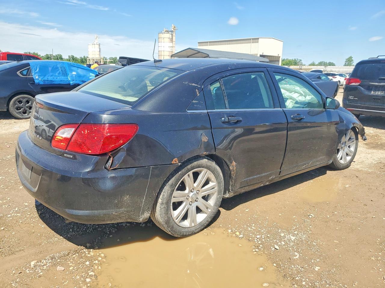 2010 Chrysler Sebring Limited - Image 3