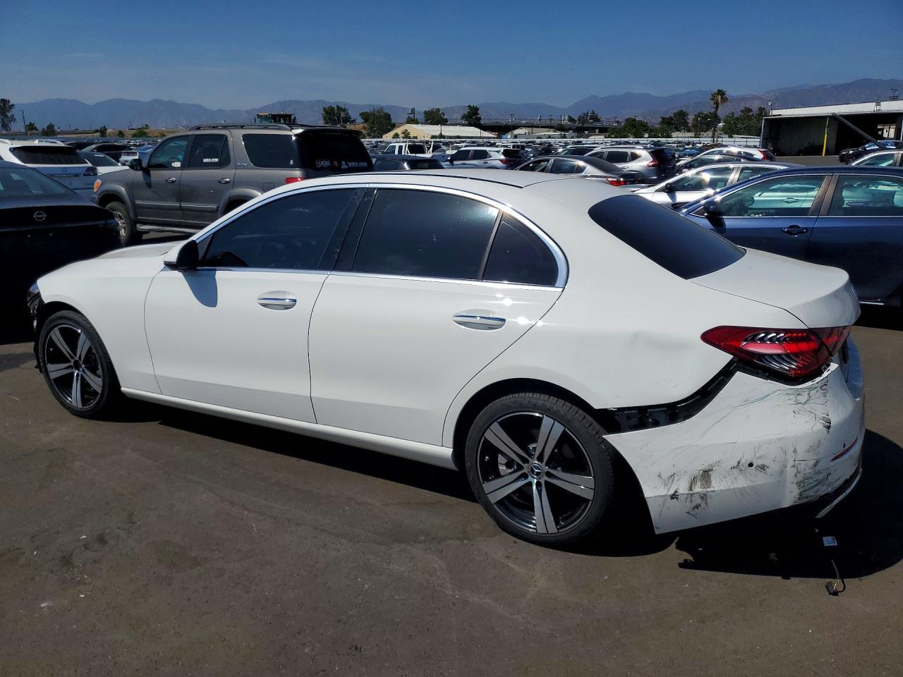2025 Mercedes-Benz C 300 - Фото 2