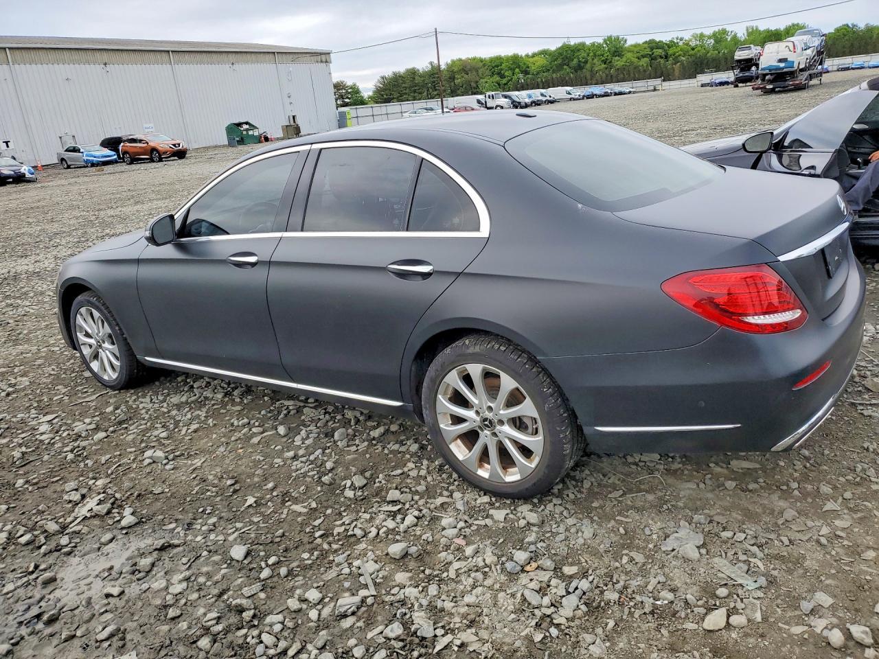 2019 Mercedes-Benz E 300 4Matic - Фото 2