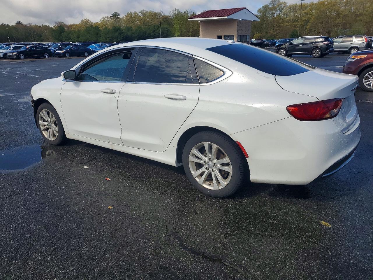 2015 Chrysler 200 Limited - Фото 2
