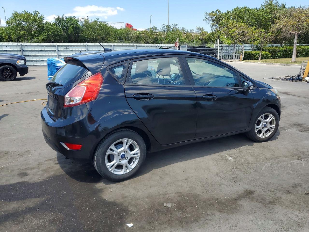 2016 Ford Fiesta Se - Фото 3