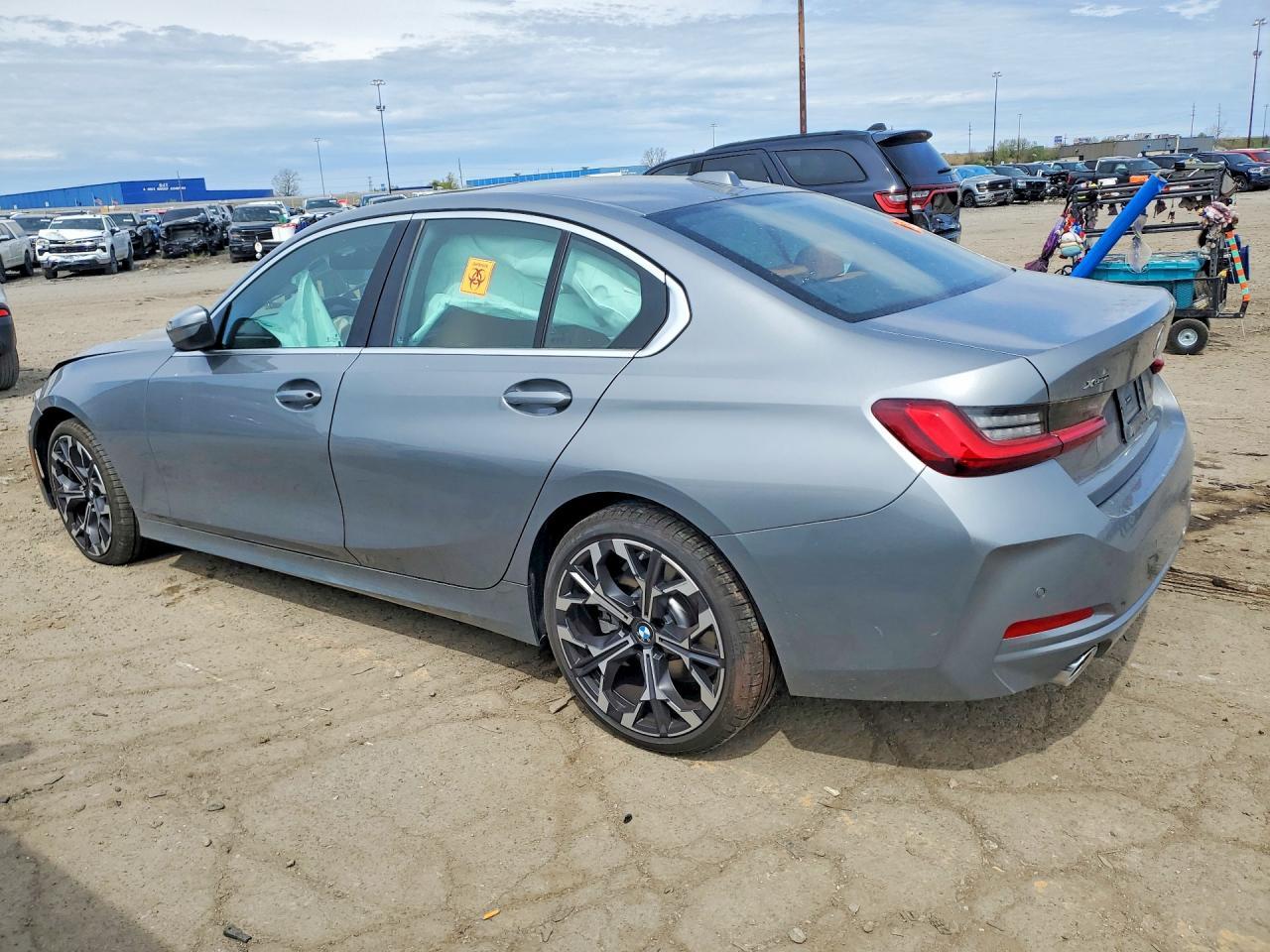 2025 BMW 330Xi - Фото 2