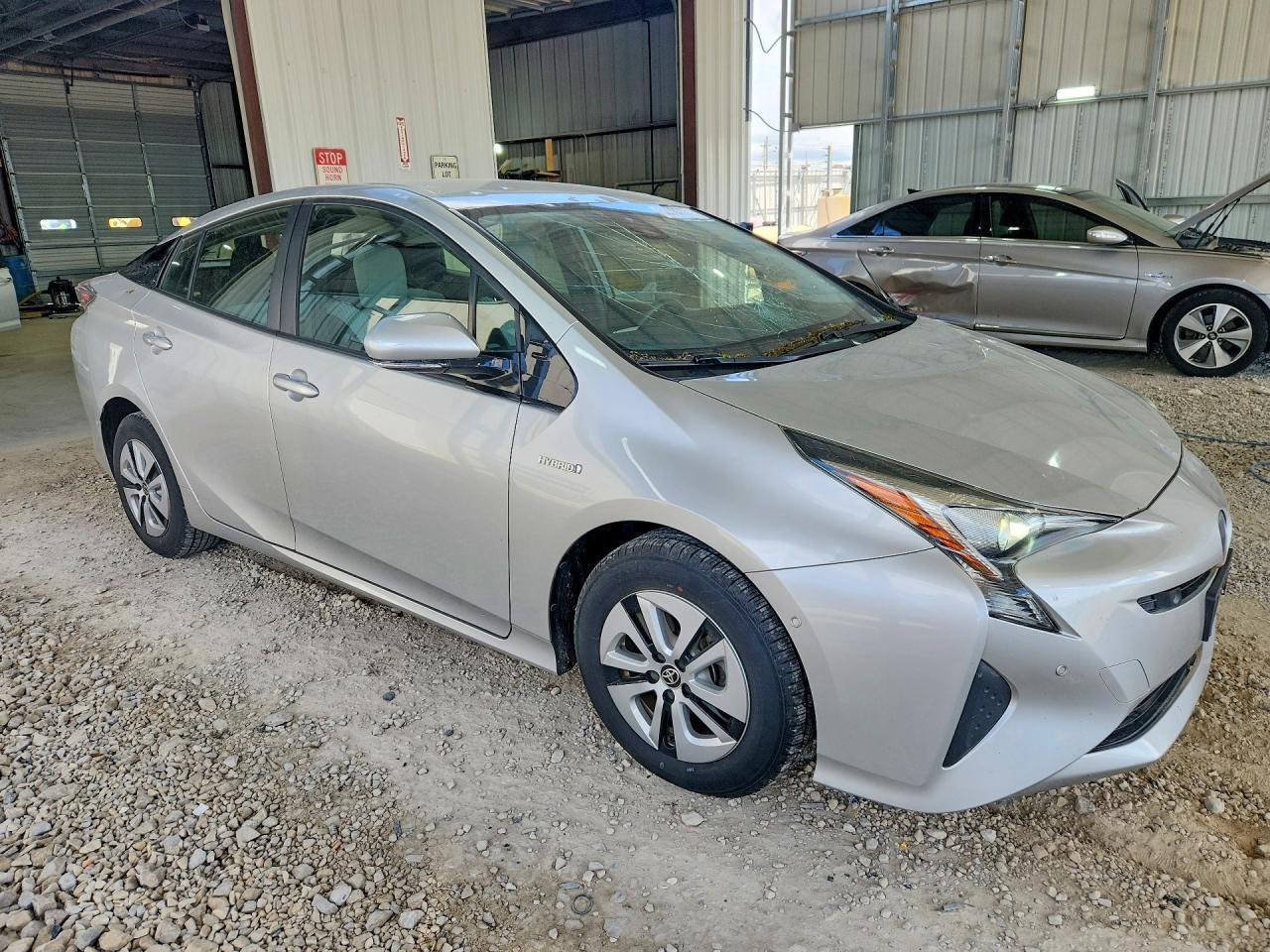 2018 Toyota Prius Two - Фото 4