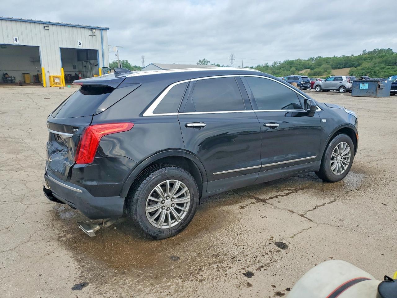 2017 Cadillac Xt5 Luxury - Image 3