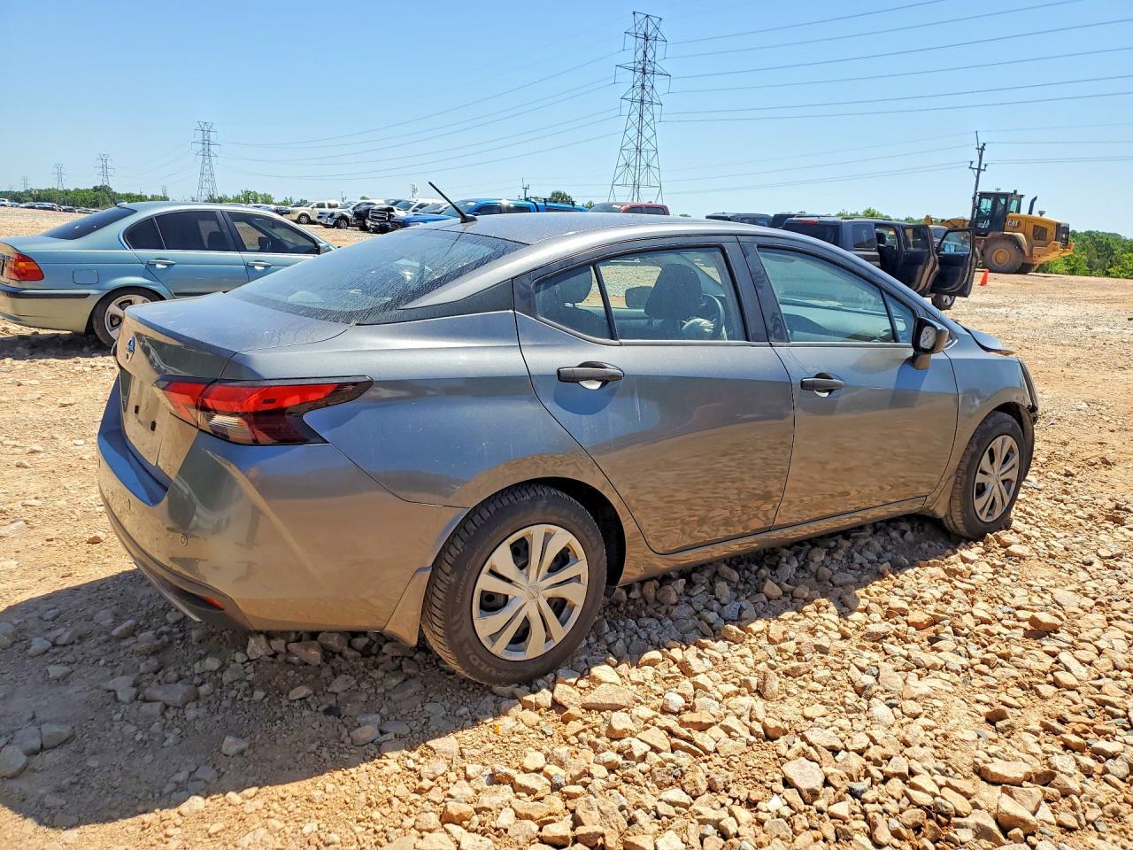 2021 Nissan Versa S - Фото 3