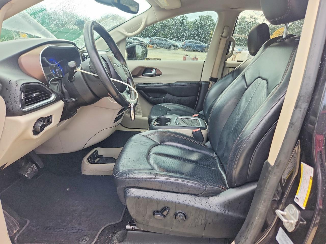 2017 Chrysler Pacifica Touring L Plus - Image 7