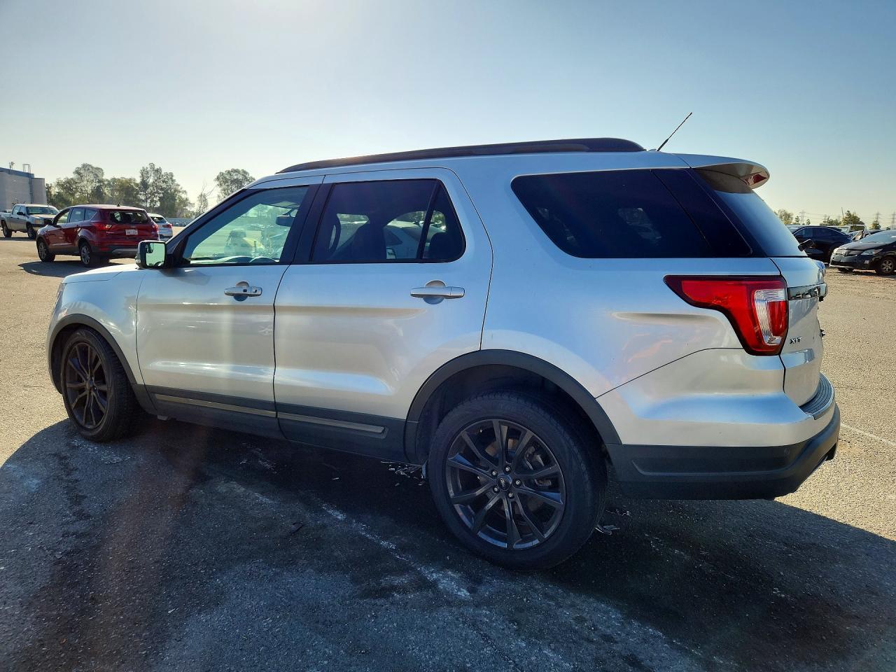 2018 Ford Explorer Xlt - Фото 2